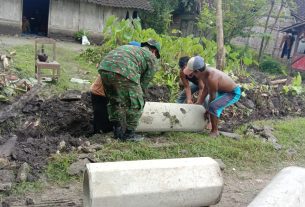 Perlancar Saluran Air, Satgas TMMD Kodim Bojonegoro Pasang Gorong Gorong Bersama Masyarakat