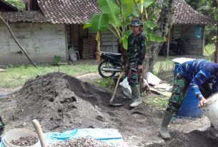 Manual, Satgas TMMD Kodim Bojonegoro Aduk Bahan Material Bangunan Program Aladin
