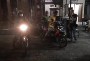 Piket Koramil 03 Serengan Patroli Malam Sambil Himbauan Protokoler Kesehatan