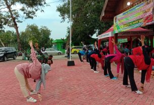 TMMD Kodim Bojonegoro, Warga Dan Satgas Laksanakan senam Rekreasi