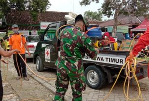 Putus Sebaran Covid, Satgas Dan PMI Lakukan Penyemprotan Disinfektan Dilokasi TMMD Kodim Bojonegoro