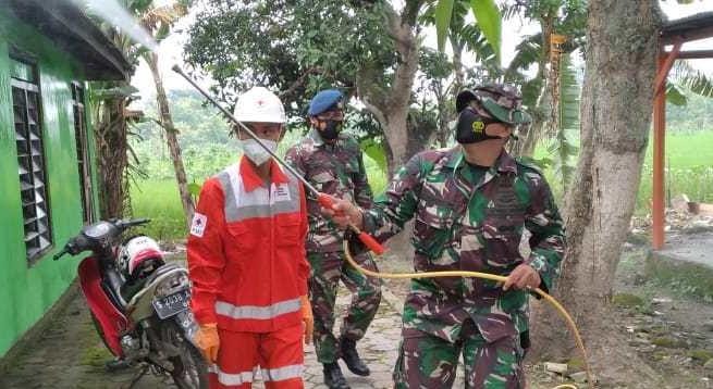 PMI Bojonegoro, Kerahkan Alat Lengkap Spraying Dukung TMMD Tambakrejo