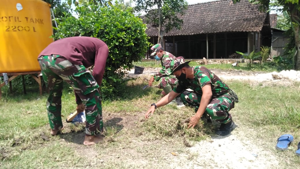TMMD Kodim Bojonegoro, Pekarangan Rumah Singgah Satgas Dibersihkan