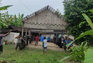 Program Aladin TMMD Bojonegoro, Warga Bersama Satgas Gotong Rumah