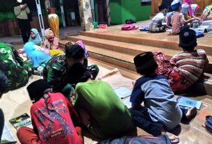 Kerja Kelompok, Satgas TMMD Kodim Bojonegoro Jadi Guru Les