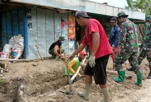 Satgas Dan Masyarakat Bangun Gorong-Gorong Dusun Nglambangan