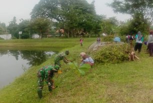 TMMD Kodim Bojonegoro, Begini Partisipasi Ibu-Ibu Jatimulyo Bersihkan Embung Desa