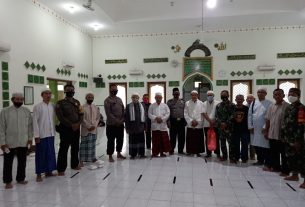 Kapten Tri Sakti K, TNI-Polri Wujudkan Tali Silaturahim dengan Tokoh Agama dengan Cara Sholat Jum'at Berjama'ah