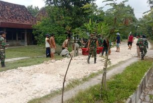 Persiapan Pengaspalan Jalan, Satgas TMMD Kodim Bojonegoro Dan Warga Sengkuyung Kerjakan Pemerataan Pedel