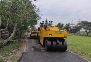 TMMD Kodim Bojonegoro, Bocah Jatimulyo Manfaatkan Alat Berat Untuk Bermain