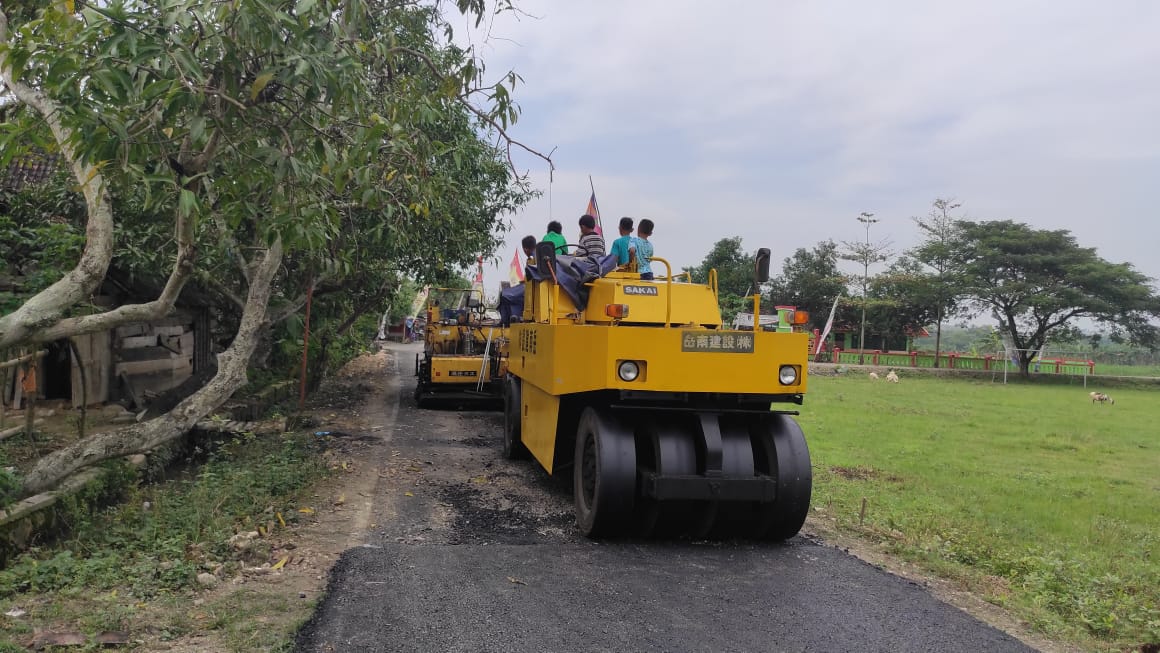 TMMD Kodim Bojonegoro, Bocah Jatimulyo Manfaatkan Alat Berat Untuk Bermain