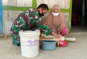 TMMD Kodim Bojonegoro, Begini Proses Pembuatan Kripik Batang Pisang