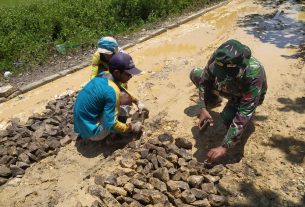 Begini Tahapan Pengaspalan Jalan Program TMMD Kodim Bojonegoro