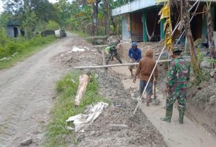 Begini Semangat Warga Jatimulyo Bersama Satgas Kerjakan Drainase Program TMMD Kodim Bojonegoro