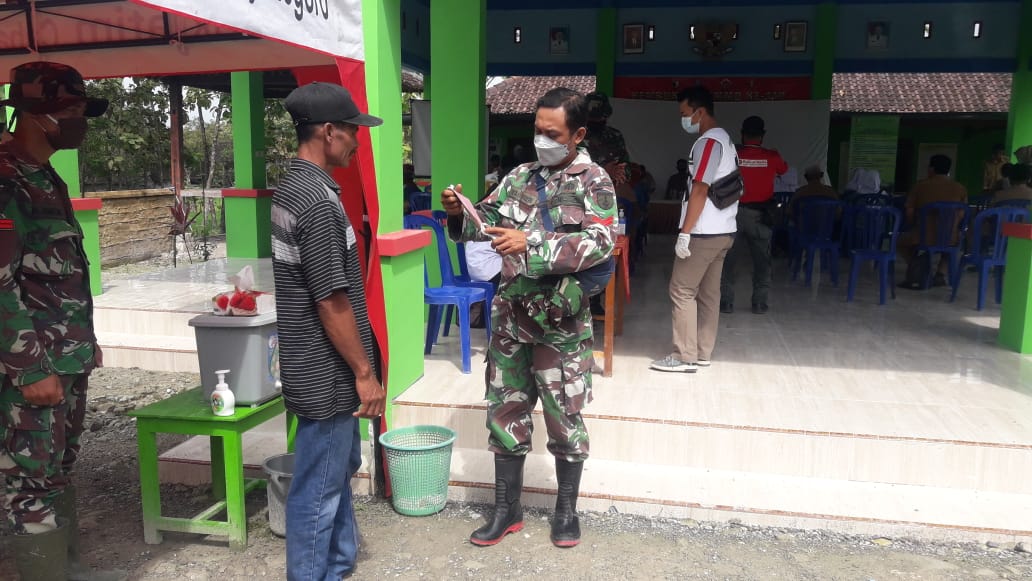 Cegah Covid-19, Sosialisasi KB Di TMMD Kodim Bojonegoro Tetap Terapkan Protokol Kesehatan