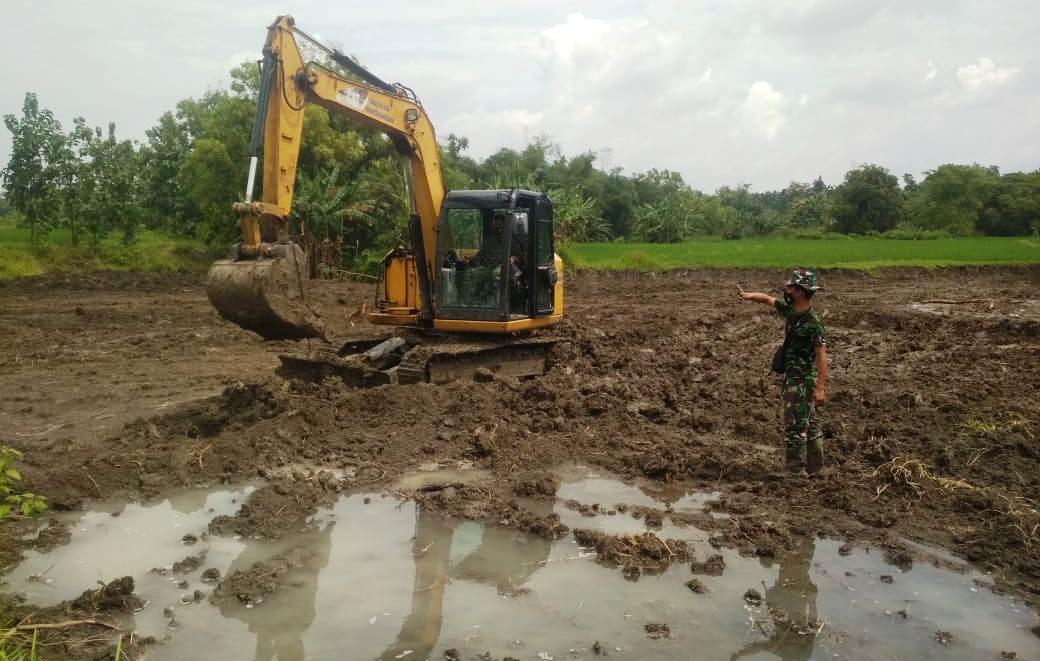 Satgas TMMD Kodim Bojonegoro Kawal Pengerjaan Normalisasi Sungai