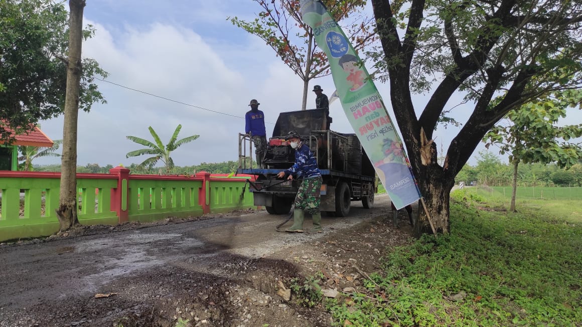 TMMD Kodim Bojonegoro, Proses Pengaspalan Jalan Ngrancang Terus Berlanjut