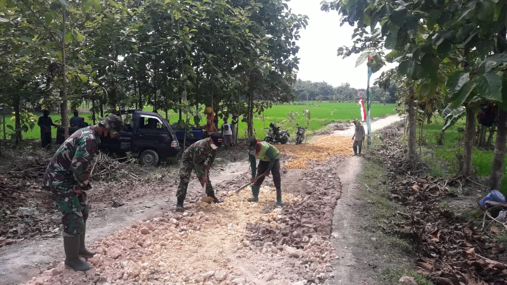 Sejahterakan Warga, TNI Garap Pembangunan Jalan Program TMMD Kodim Bojonegoro