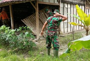 Satgas TMMD Kodim Bojonegoro Bongkar Rumah Sasaran Program Aladin