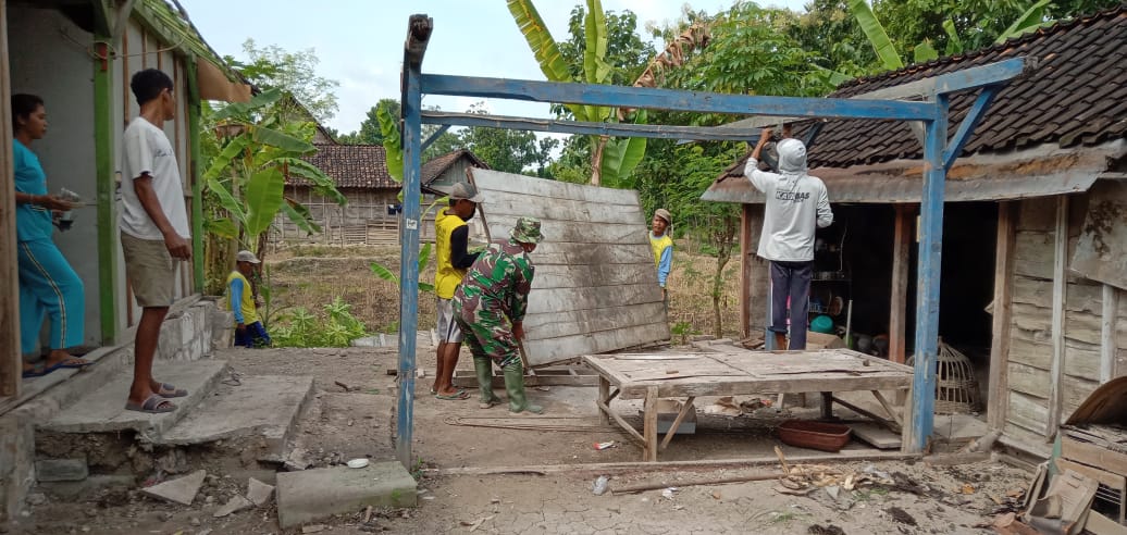 Melalui Program Aladin, Satgas TMMD Kodim Bojonegoro Renovasi Rumah Warga Tidak Mampu