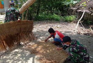 Kembangkan Ide Kreatif, Satgas TMMD Kodim Bojonegoro Komsos Dengan Warga