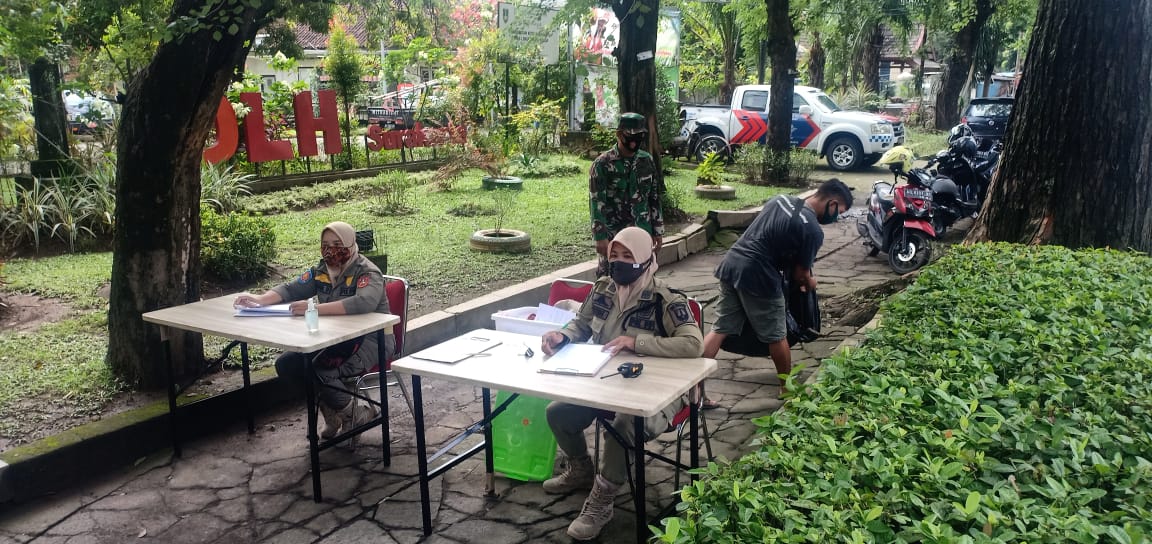 Kapten Inf Narno Bersama Anggota Ikuti Operasi Yustisi Masker Gabungan Dalam Rangka PPKM