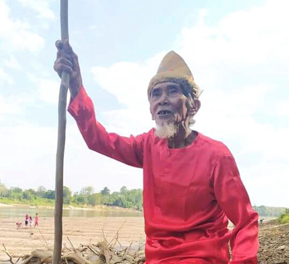 Sobri salah satu penggiat kesenian Andai andai