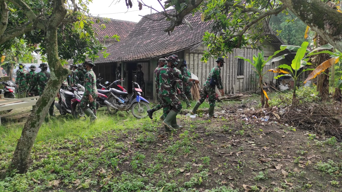 TMMD Kodim Bojonegoro, Satgas Jaga Kebersihan Sekitar Kotis