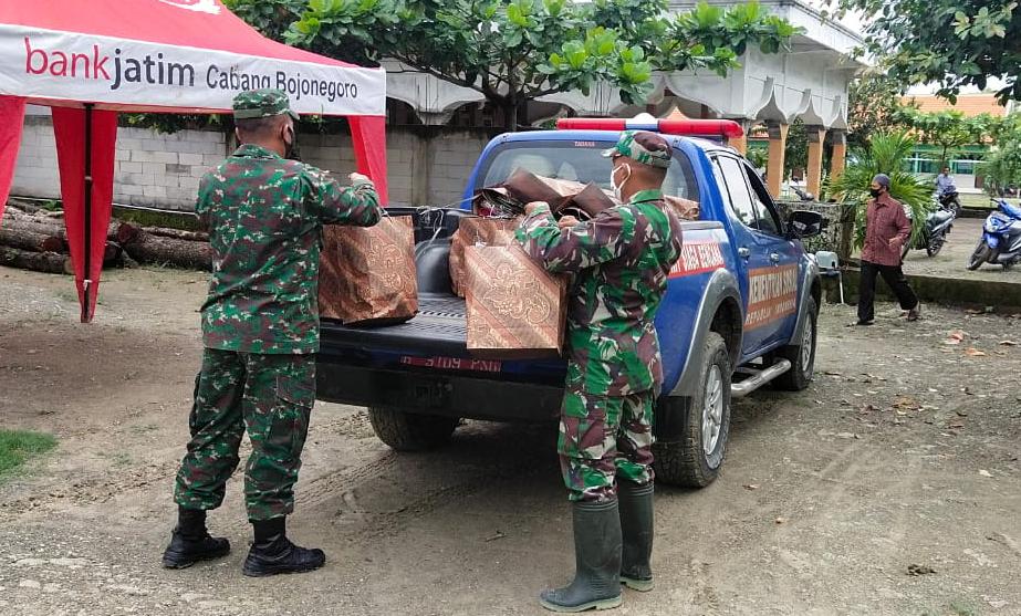 Masyarakat Sasaran TMMD Kodim Bojonegoro Dapat Bantuan Paket Sembako