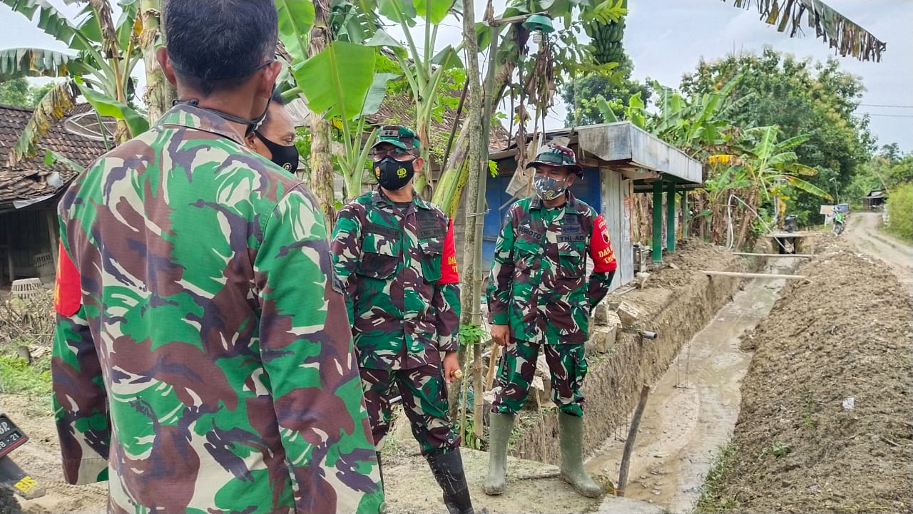 Dansatgas Cek Pembangunan Drainase Program TMMD Kodim Bojonegoro