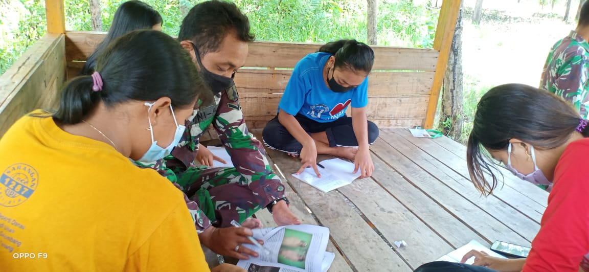 Anak-anak Tetap Semangat Belajar Bersama Satgas TMMD Kodim Bojonegoro