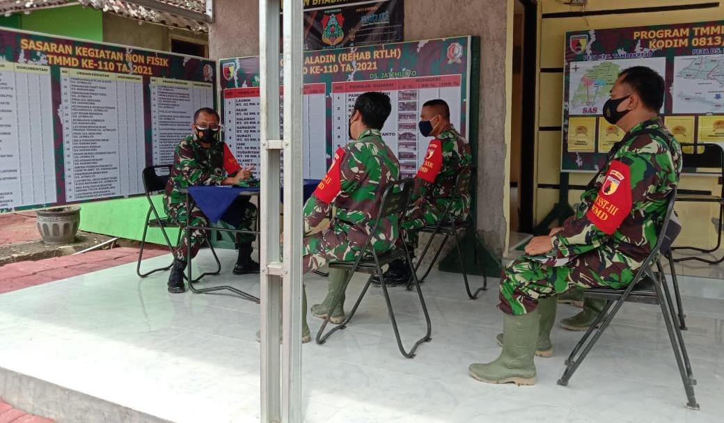 Dandim Bojonegoro Berikan Semangat Para Satgas TMMD Di Tambakrejo