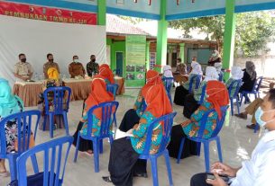 Turunkan Angka Stunting, Dinas P3AKB Bojonegoro Sosialisasi ‘Bangga Kencana’ Dilokasi TMMD