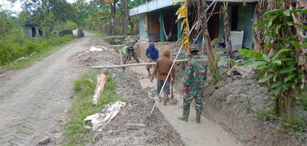 Perbaikan Drainase Program TMMD Bojonegoro Untuk Lancarkan Aliran Air