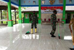 TMMD Bojonegoro, Satgas Dan Perangkat Bersihkan Balai Desa