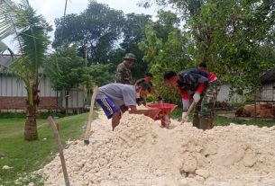 Satuan Tugas TMMD Kodim Bojonegoro Timbun Jalan Batu Pedel