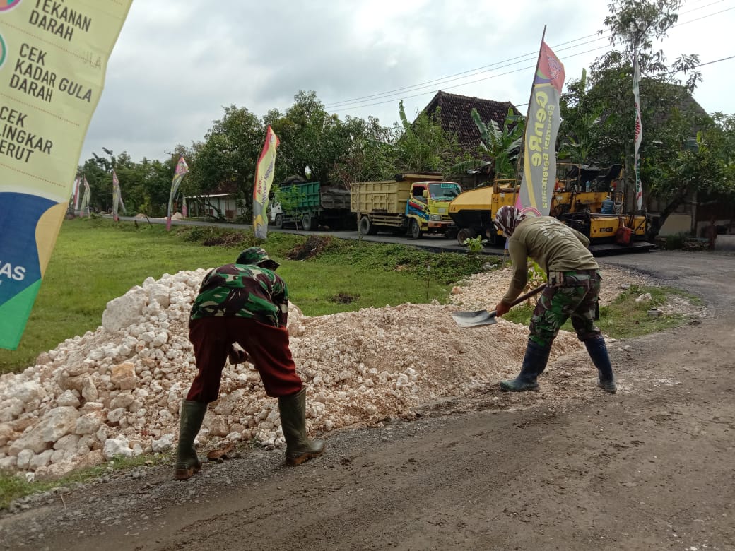 Tak Henti, Perbaikan Jalan Poros Terus Dilakukan Satuan Tugas TMMD Bojonegoro