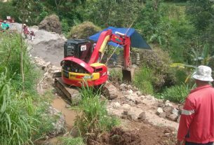 TMMD Mulai Garap Jembatan, Excavator Diturunkan Percepat Pengerjaan