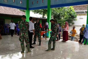 Cegah Covid-19, Danki Satgas TMMD Bojonegoro Pantau Prokes Pelayanan Adminduk