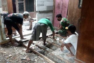 Di Ngrancang, Warga Bersama Satuan Tugas TMMD Bojonegoro Rehab RTLH Aladin