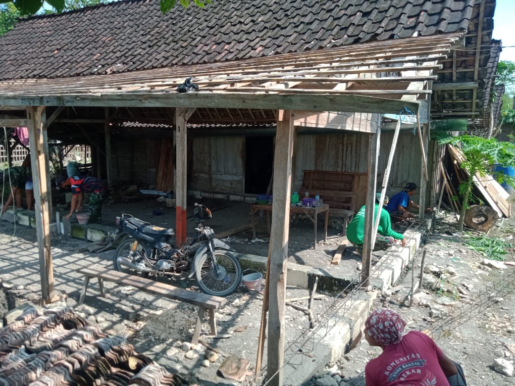 Terima Program Aladin, Rumah Kusnoto Dibongkar Satgas TMMD Bojonegoro