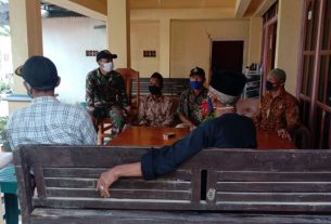 Jalin Komsos, Satuan Tugas TMMD Bojonegoro Membaur Dengan Masyarakat