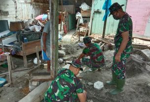 Penuh Ketekunan, Satgas TMMD Bojonegoro Bangun Rumah Warga