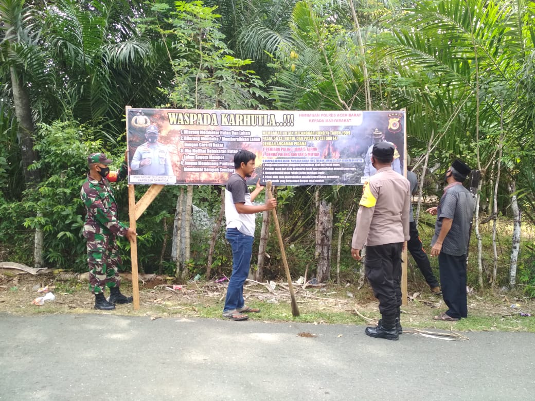 Babinsa Koramil 09/Samatiga Dan Bhabinkamtibmas Bersama Aparat Desa Himbau Stop Karhutla