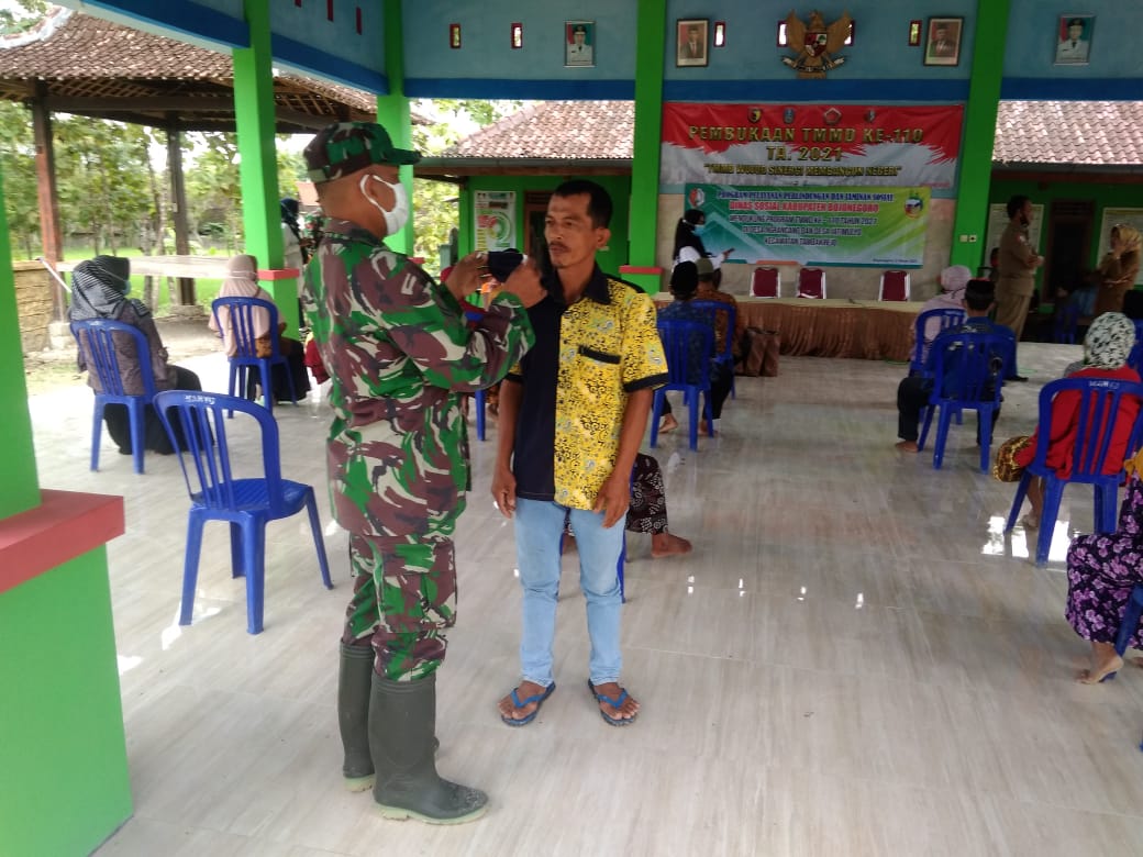 Giat Distribusi Bansos TMMD Bojonegoro, Tetap Terapkan Protokol Kesehatan