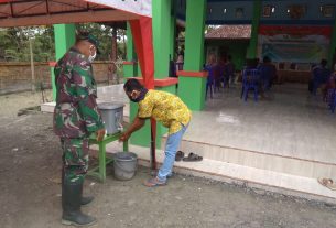 Terapkan Prokes, TMMD Bojonegoro Distribusikan Bantuan Paket Sembako