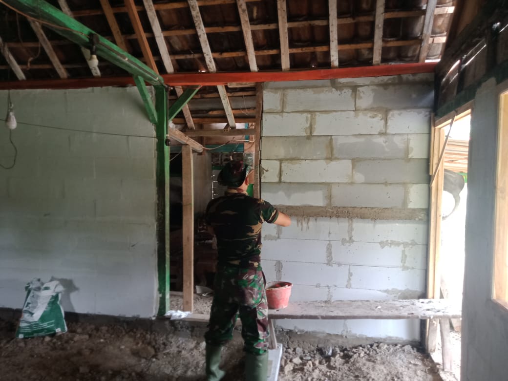 Lagi, Satu Rumah Sasaran Program Aladin TMMD Bojonegoro Di Ngrancang Dibedah TNI