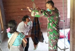 Satgas TMMD 110 Bojonegoro, Bantu Bidan Desa Laksanakan Posyandu