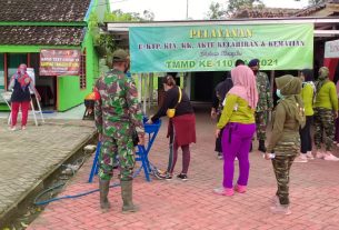 Satuan Tugas TMMD Bojonegoro, Edukasi Warga Jalankan Protokol Kesehatan