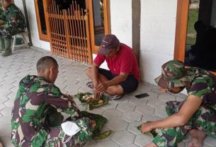 Kebersamaan, Satuan Tugas TMMD Bojonegoro Makan Bareng Warga